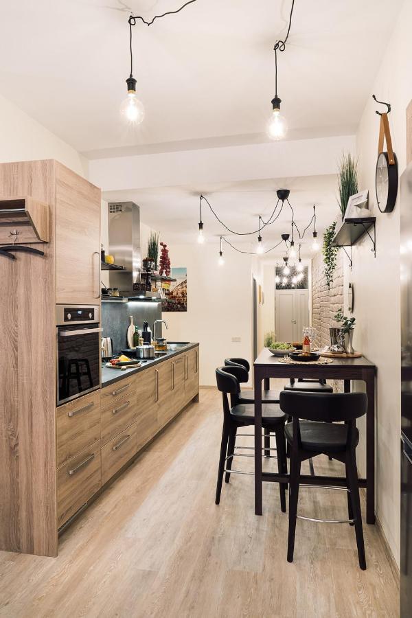 Lejlighed Morrison Apartment/15 Guests/7bedrooms/riga Old Town *