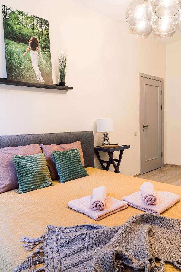 Lejlighed Morrison Apartment/15 Guests/7bedrooms/riga Old Town Riga
